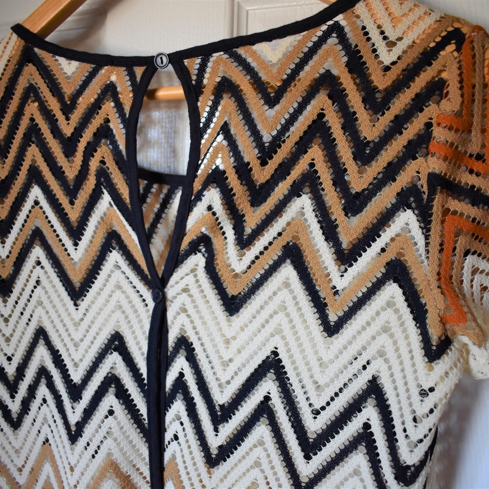 Chevron Print Top - Picture 2 of 4